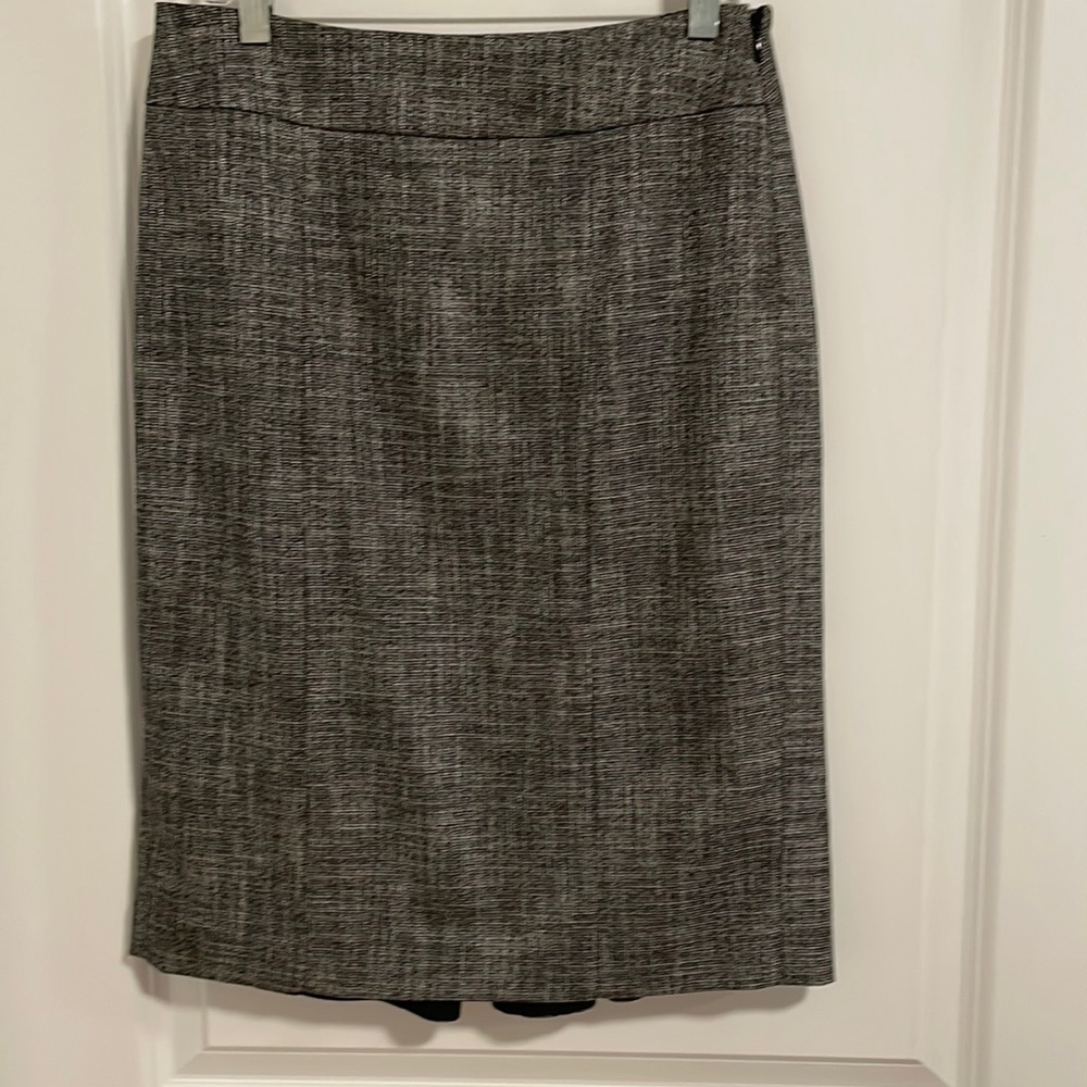 Women’s White House Black Market skirt